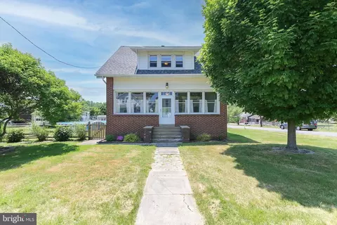 1834 Naamans Creek Rd, Marcus Hook, PA 19061