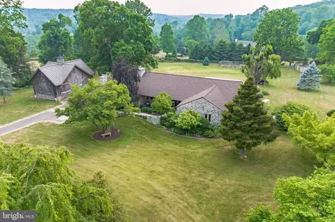 69 Skyline Dr, Glen Mills, PA 19342