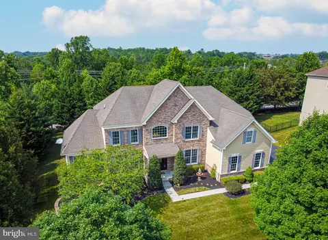 4 Pin Oak Dr, Chadds Ford, PA 19317