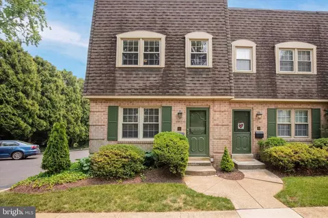 192 W Wayne Ave #1A, Wayne, PA 19087