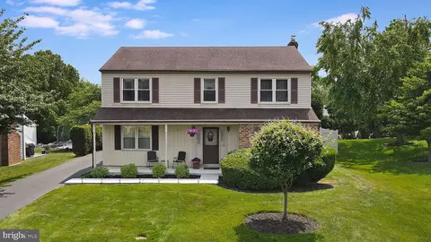 495 Ridge Ln, Springfield, PA 19064