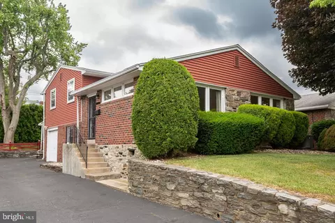 122 Greenbriar Ln, Havertown, PA 19083