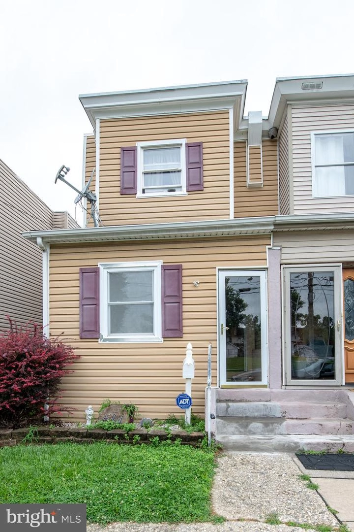 634 Johnson Ave, Marcus Hook, PA 19061 photo 2