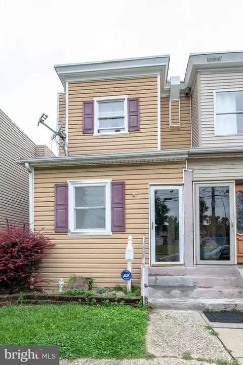 634 Johnson Ave, Marcus Hook, PA 19061 photo 2