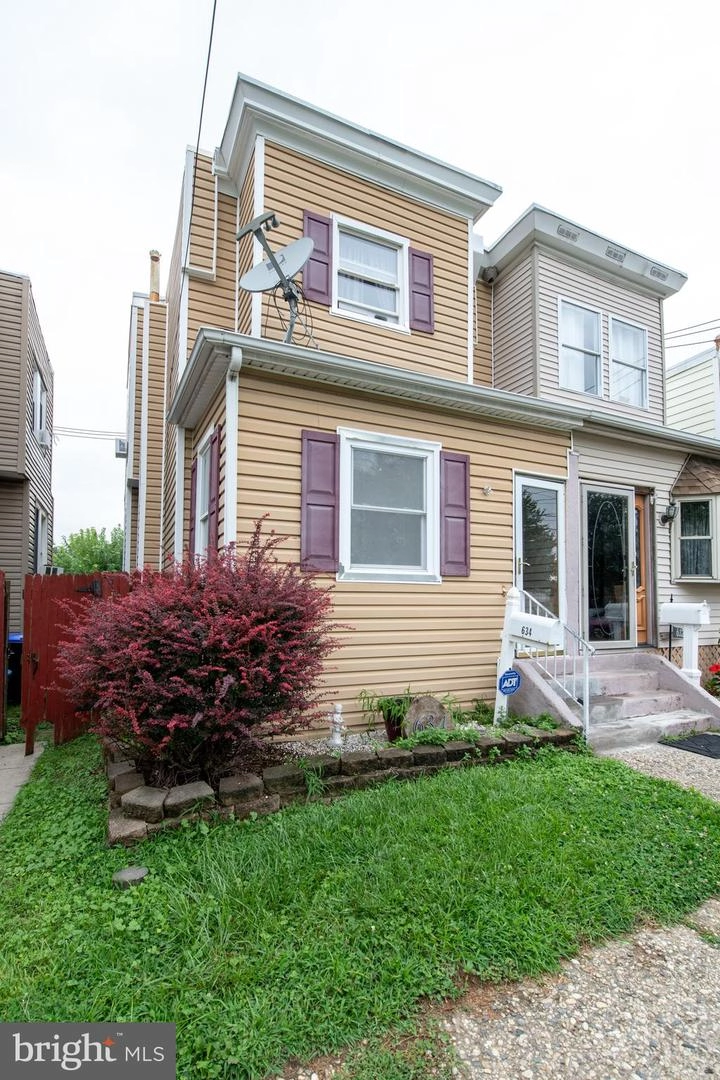 634 Johnson Ave, Marcus Hook, PA 19061 photo 3