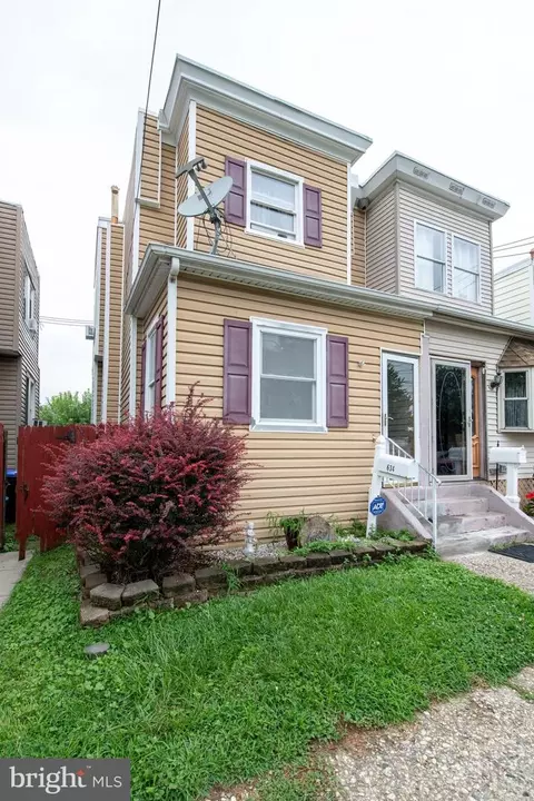 634 Johnson Ave, Marcus Hook, PA 19061 photo 3