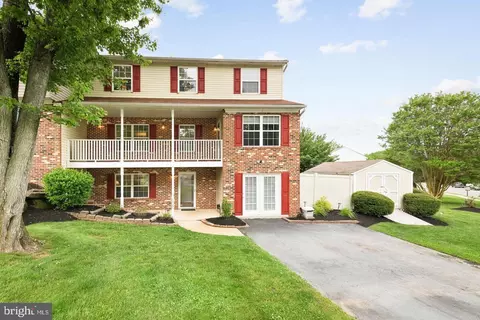 4022 Yorktown Dr, Marcus Hook, PA 19061