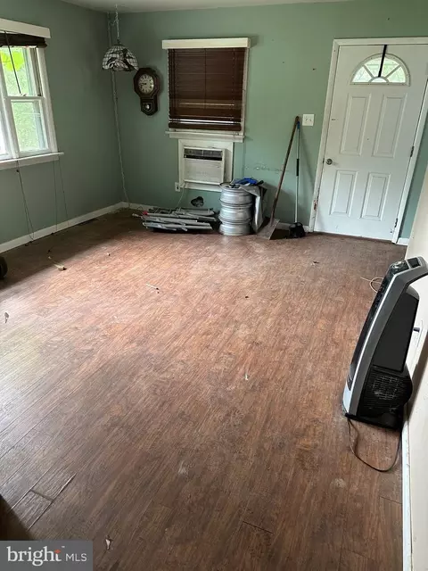 1740 Peach St, Marcus Hook, PA 19061 photo 3