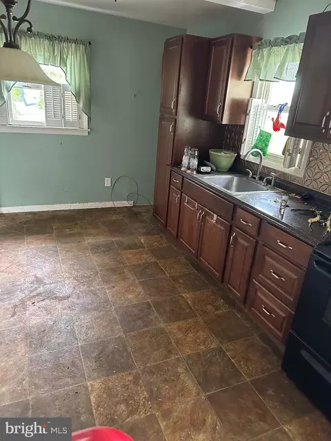 1740 Peach St, Marcus Hook, PA 19061 photo 2