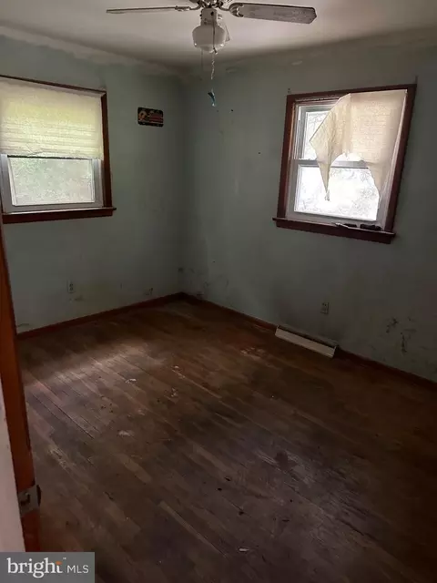 1740 Peach St, Marcus Hook, PA 19061 photo 4