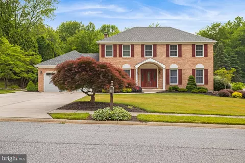 16 Cella Dr, Aston, PA 19014