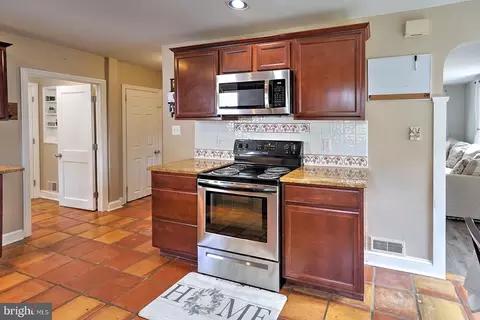 654 E Leamy Ave, Springfield, PA 19064 photo 17