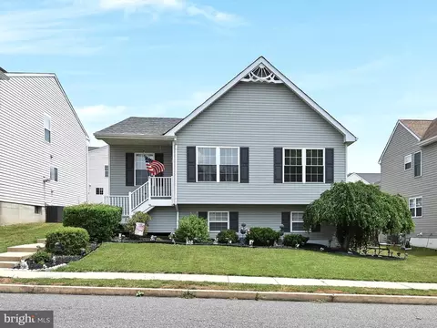 4310 Yorktown Dr, Marcus Hook, PA 19061