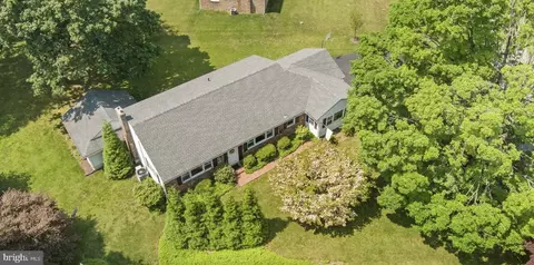 14 Pembroke Dr, Media, PA 19063