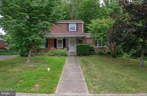 4900 Jackson Dr, Brookhaven, PA 19015