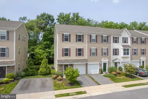 17 Faraday Ct, Morton, PA 19070