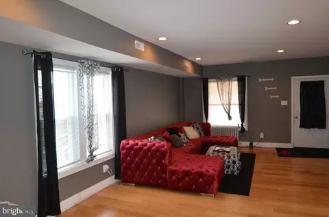 210 E 10th St, Marcus Hook, PA 19061 photo 2