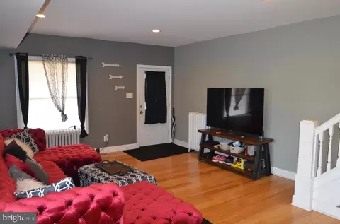 210 E 10th St, Marcus Hook, PA 19061 photo 3