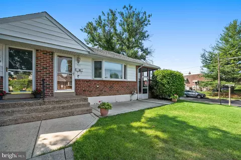 700 7th Ave, Folsom, PA 19033