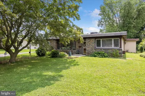 920 Green Ln, Secane, PA 19018