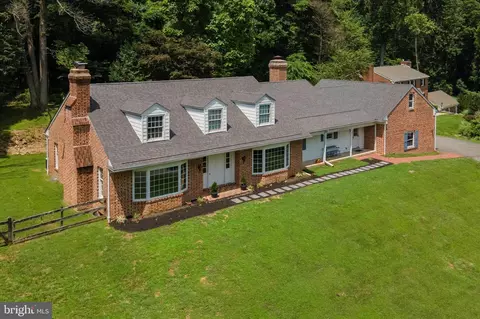 24 Llangollen Ln, Newtown Square, PA 19073