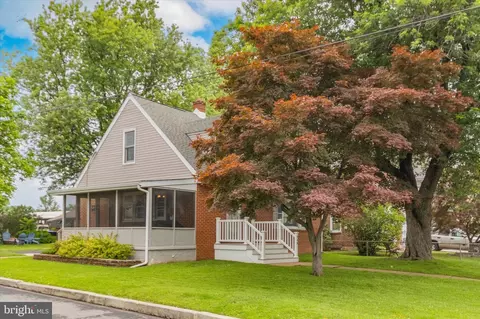 948 Galbreath Ave, Upper Chichester, PA 19061