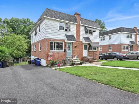 118 Crum Creek Dr, Woodlyn, PA 19094