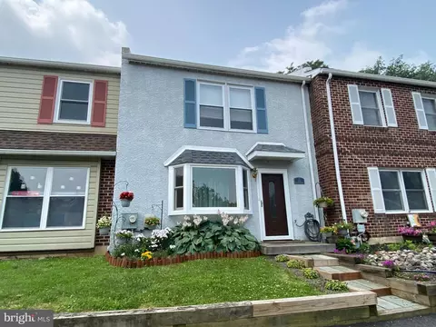 34 Kingston Ter, Aston, PA 19014