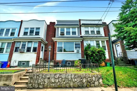 318 N 10th St, Darby, PA 19023