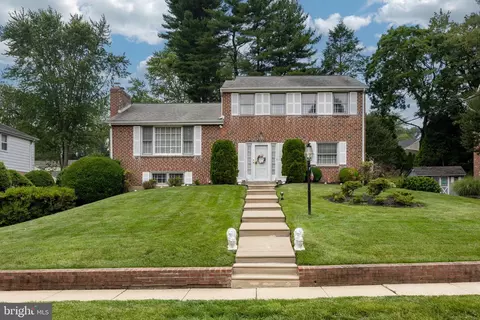 216 Parkview Dr, Springfield, PA 19064