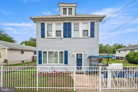 430 Manhattan St, Essington, PA 19029