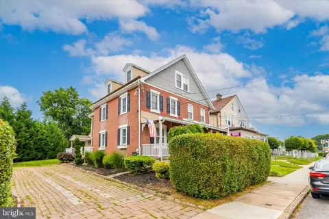 33 Arch St, Clifton Heights, PA 19018