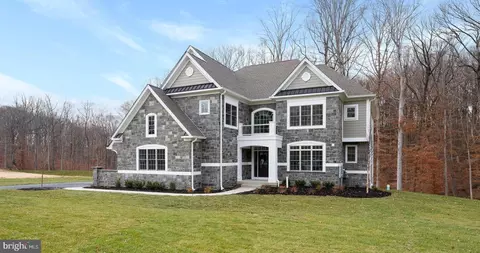 202 Bellflower Ln, Newtown Square, PA 19073