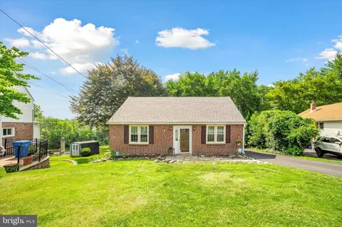 230 Harrison Rd, Brookhaven, PA 19015