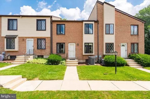 5200 Hilltop Dr #U-17, Brookhaven, PA 19015