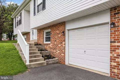 1501 Larkin Rd, Upper Chichester, PA 19061 photo 3