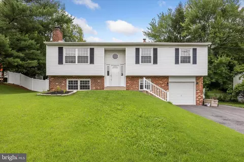 1501 Larkin Rd, Upper Chichester, PA 19061 photo 2
