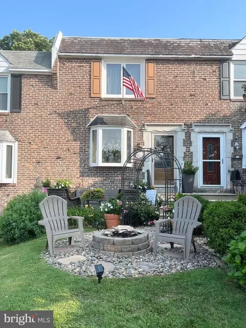 5215 Gramercy Dr, Clifton Heights, PA 19018