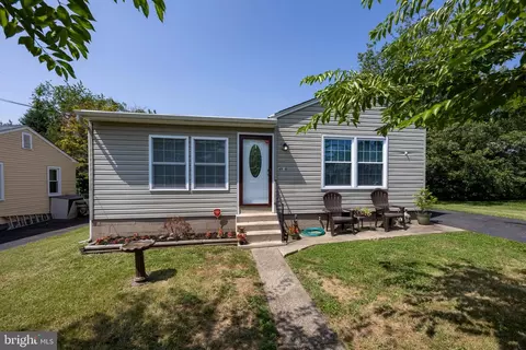 4938 Demaio Dr, Brookhaven, PA 19015