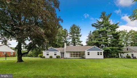 420 Collins Dr, Springfield, PA 19064