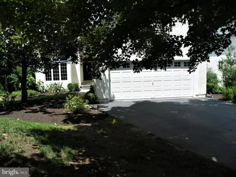 39 Ridgeview Rd, Newtown Square, PA 19073
