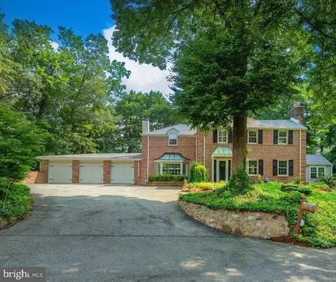 216 Saint Davids Ct, Wayne, PA 19087