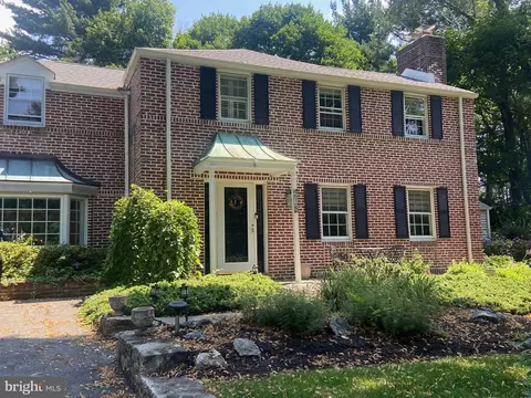 216 Saint Davids Ct, Wayne, PA 19087 photo 2