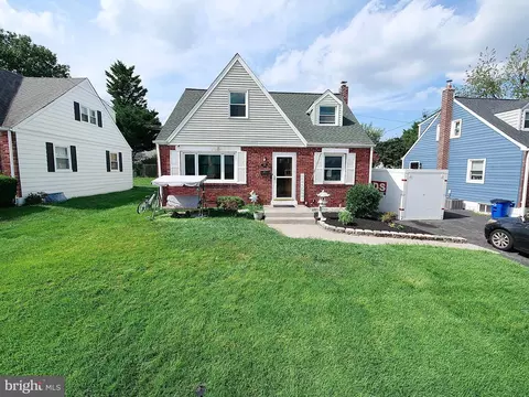 729 Brooke Cir, Morton, PA 19070