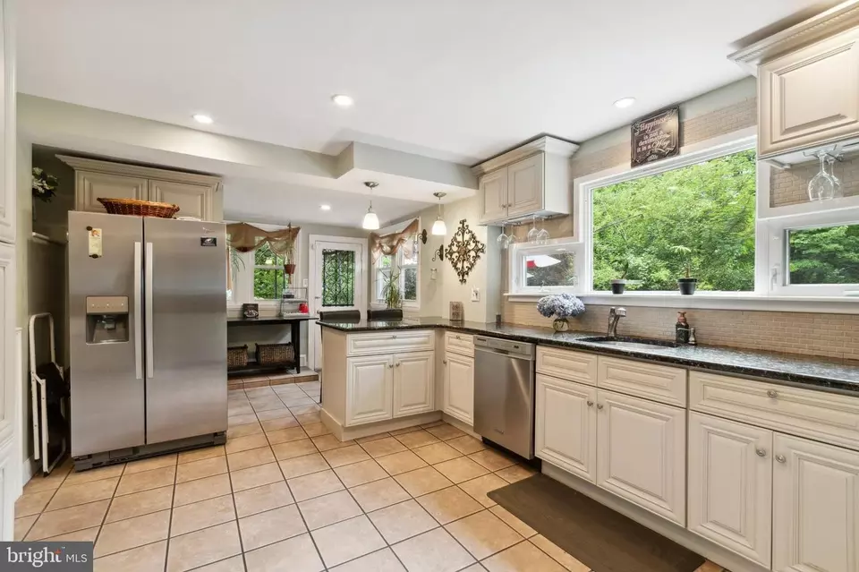  34 S Clifton Ave, Aldan, PA 19018 photo 6