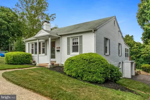 3217 Hilltop Rd, Newtown Square, PA 19073