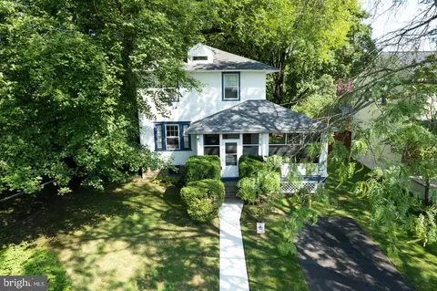 809 Green Ln, Secane, PA 19018