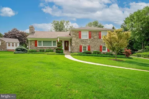 17 Fox Ln, Broomall, PA 19008