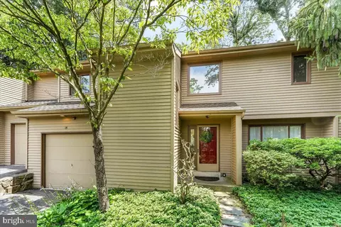 15 Muirfield Ct, Newtown Square, PA 19073