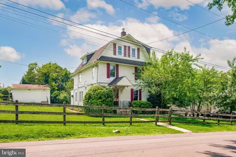4400 School Ln, Drexel Hill, PA 19026